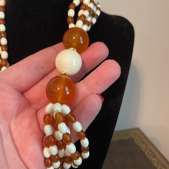 Avon 1987 Cosmopolitan Collection Beaded Necklace - Picture 2 of 8